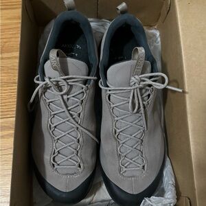 Arc'teryx Men's Tan and Black Athletic Shoes